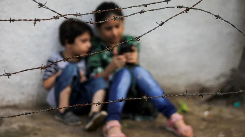 Fotografija: Čeprav Afganistanci spadajo med tri največje skupine prosilcev za mednarodno zaščito v EU, jih zaščito pridobi zgolj okoli 50 odstotkov. FOTO: Anushree Fadnavis/Reuters