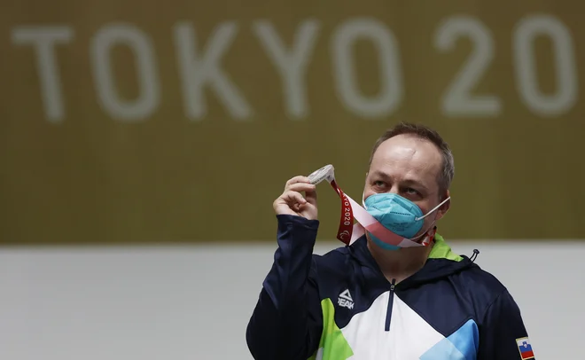 Tri srebrna odličja s paralimpijskih iger ima zdaj slovenski strelec, niz traja vse od leta 2012. FOTO: Issei Kato/Reuters