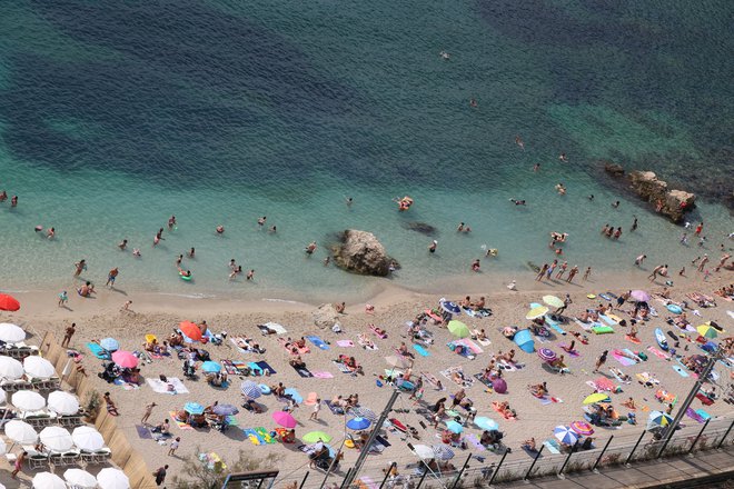 Kar 200 plaž se razteza ob Azurni obali. FOTO: Milan Ilić