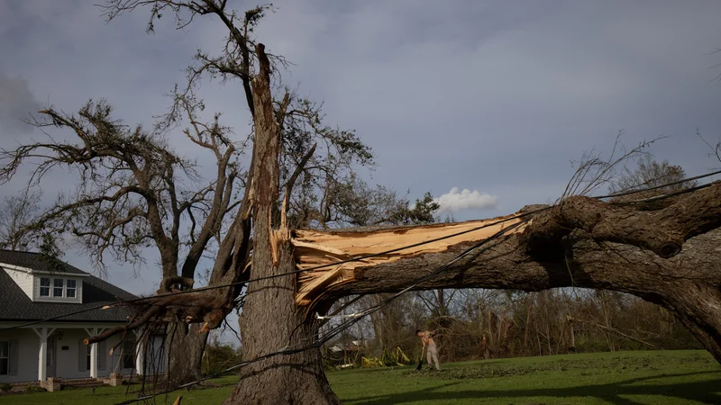 Fotografija: Zavarovalnice ocenjujejo, da je orkan Ida po prvih ocenah povzročil škodo v višini med 15 in 20 milijoni dolarjev. FOTO: Adrees Latif/Reuters