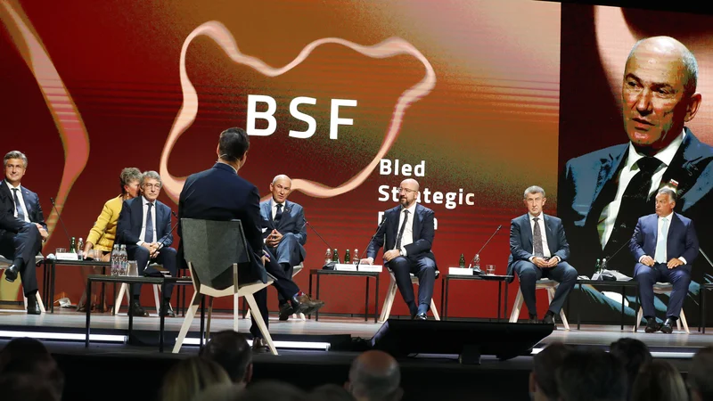 Fotografija: Osrednji panel 16. Strateškega foruma Bled. FOTO: Leon Vidic/Delo