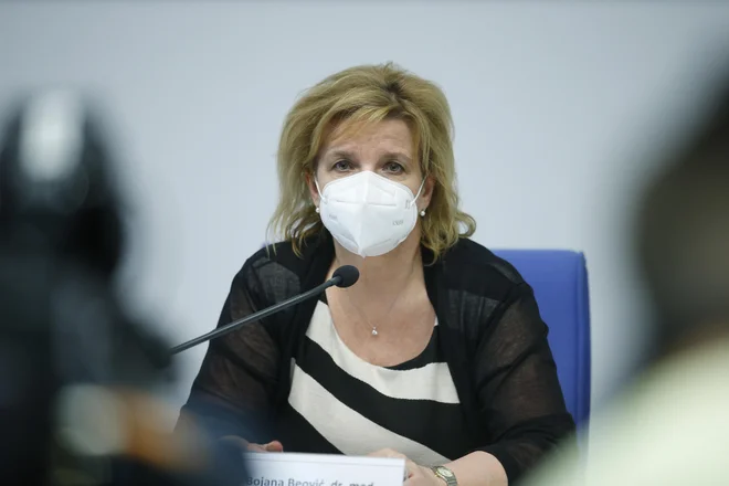 Po besedah prof. dr. Bojane Beović za jeseni načrtovano skrajševanje čakalnih vrst zaradi naraščanja okužb ne bo mogoče. Foto Jože Suhadolnik