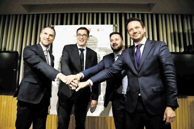 Štirje uporniški župani: Gergely Karácsony (Budimpešta), Matúš Vallo (Bratislava), Rafał Trzaskowski (Varšava) in Zdeněk Hřib (Praga). FOTO: Reuters