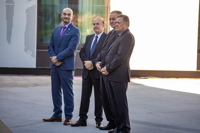 Zoran Janković, Zdravko Počivalšek, Jože Anderlič in Dragan Ćulibrk (od desne proti levi) napovedujejo vedrejše čase tudi v turizmu. FOTO: Voranc Vogel/Delo