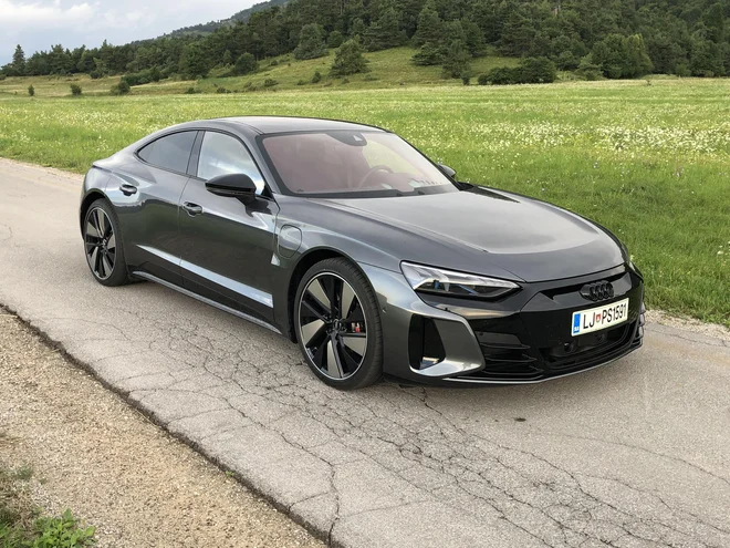 Audi e-tron GT je dokaz, da lahko elektrika ponuja veliko voznih užitkov.<br />
FOTO: Aljaž Vrabec