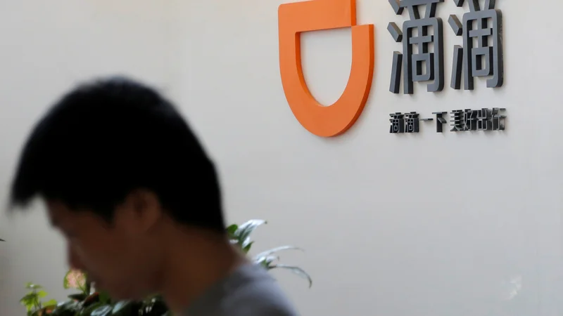 Fotografija: Tudi ponudnik prevozov Didi Chuxing se je zaradi suma kršitve zbiranja in uporabe osebnih podatkov znašel na muhi nadzornikov. FOTO: Reuters
