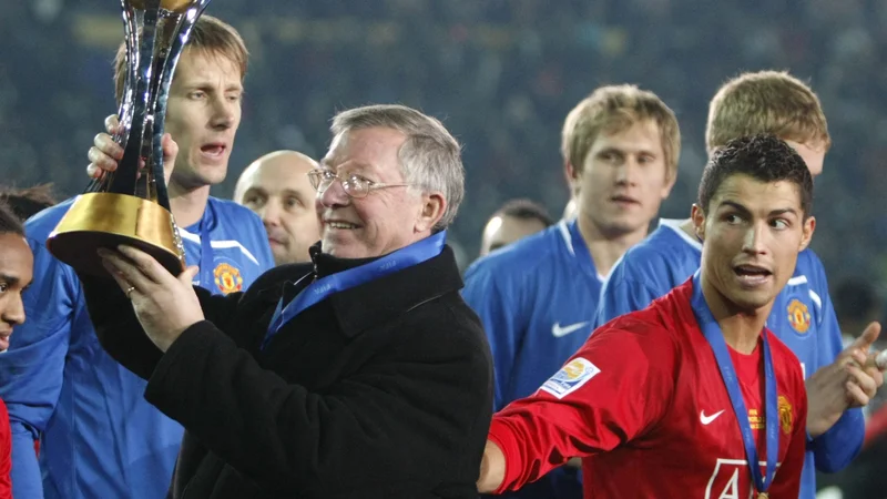 Fotografija: Skupaj sta Ferguson in Ronaldo dvignila številne trofeje, tudi tisto za zmago v finalu svetovnega klubskega prvenstva. FOTO: Toru Hanai/Reuters