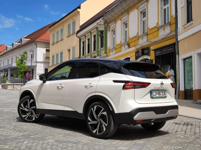 Nissan qashqai je bil prvi pravi kompaktni križanec, za katerega pred petnajstimi leti nihče ni vedel, ali bo uspešen. Zdaj je jasno, da je bil začetnik novega razreda in da so jih v tem času prodali tri milijone.<br />
FOTO: Boštjan Okorn