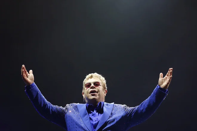 Ko se je začela pandemija, je bil John na polovici turneje Farewell Yellow Brick Road in jo je prekinil. Znova jo bo zagnal 28. septembra v dvorani Royal Arena v Københavnu na Danskem. Foto Reuters