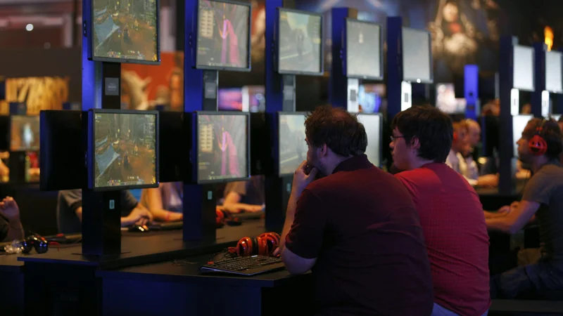 Fotografija: V podjetju, kjer so med drugim ustvarili priljubljeno igro world of warcraft, se je leta dogajalo poniževanje žensk. Zdaj bo steklo sojenje. FOTO: Ina Fassbender/Reuters
