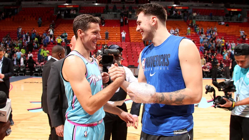 Fotografija: Košarkarski navdušenci so na nogah, Goran Dragić in Luka Dončić bi lahko v novi sezoni NBA združila moči v Dallasovem dresu. FOTO: Issac Baldizon/NBAE Getty Images