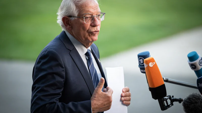 Fotografija: Visoki predstavnik EU za zunanjo politiko Josep Borrell se na Brdu pri Kranju udeležuje neuradnega srečanja zunanjih ministrov Unije. FOTO: Jure Makovec/AFP