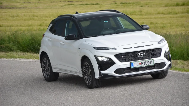 Fotografija: Hyundaiev model kona je priljubljene izdelek pri slovenskih kupcev. Po prenovi v vožnji deluje bolj uglajeno. Foto Gašper Boncelj