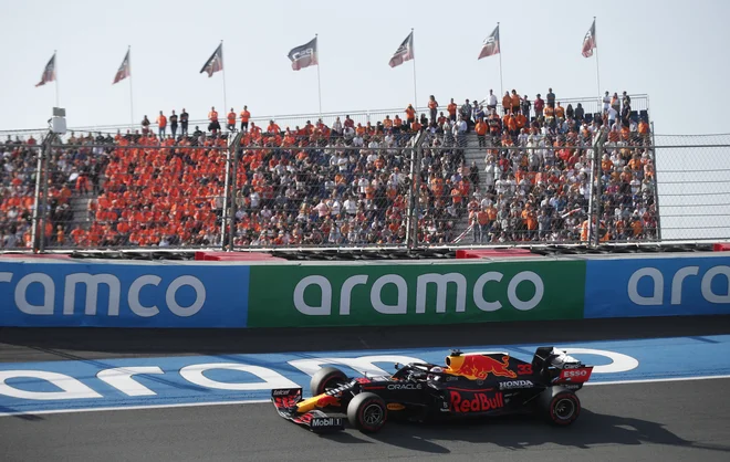 Max Verstappen bo imel bućno podporo s tribun. FOTO: Benoit Tessier/Reuters