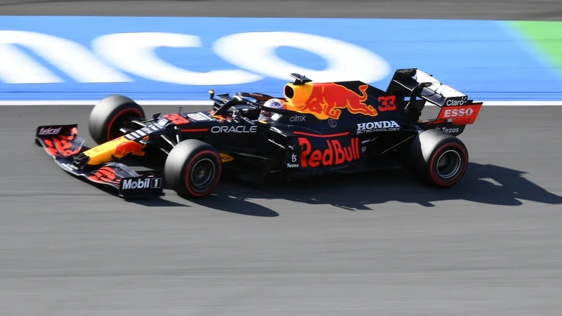 Fotografija: Max Verstappen prevladuje na domačih, nizozemskih tleh. FOTO: Piroschka Van De Wouw/Reuters
