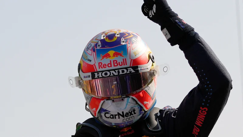 Fotografija: Leteči Holandec Max Verstappen leti na domači stezi. FOTO: Francisco Seco/AFP