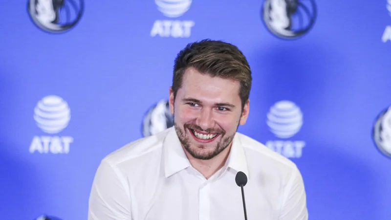 Fotografija: Luka Dončić se je vrnil na nekoč domače igrišče. FOTO: Jože Suhadolnik/Delo