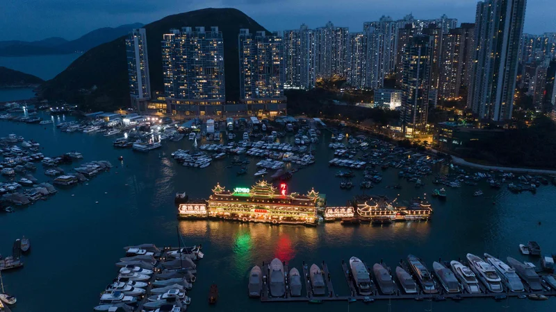 Fotografija: Gre eksodus zvezdniških kuharjev iz Hongkonga razumeti tudi kot opozorilo? Foto Dale De La Rey/AFP