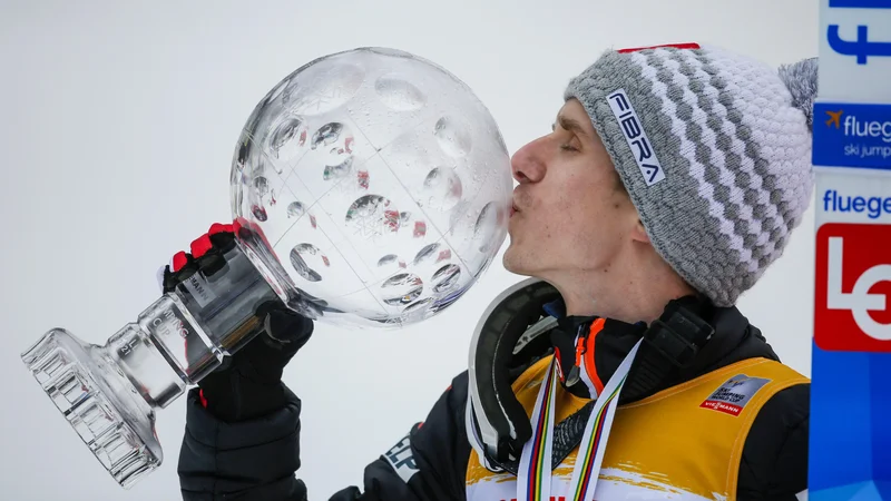 Fotografija: Zmagovalec svetovnega pokala iz minule sezone Halvor Egner Granerud je pokazal, da je v odlični formi. FOTO: Matej Družnik/Delo