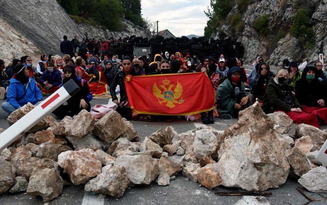 Nasilni protesti na Cetinju razkrivajo vse večji razkol med prebivalci Črne gore. FOTO: Savo Prelević/AFP