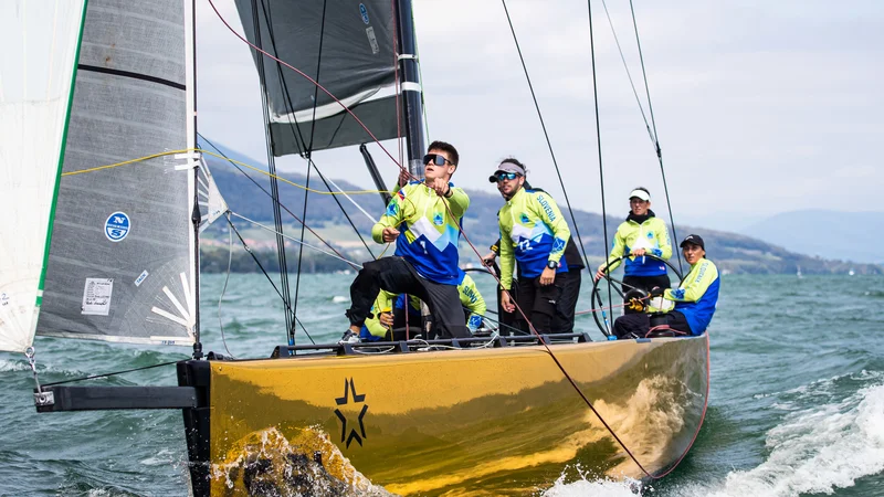 Fotografija: Jadrnice SSL47 so narejene na osnovi jadrnic RC44, ki jih je zasnoval slovenski oblikovalec Andrej Justin. Foto Uroš Kekuš Kleva