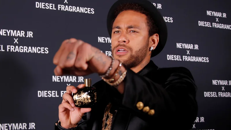 Fotografija: Neymar (na fotografiji) pred začetkom zabave v Parizu leta 2019. FOTO: Charles Platiau/Reuters