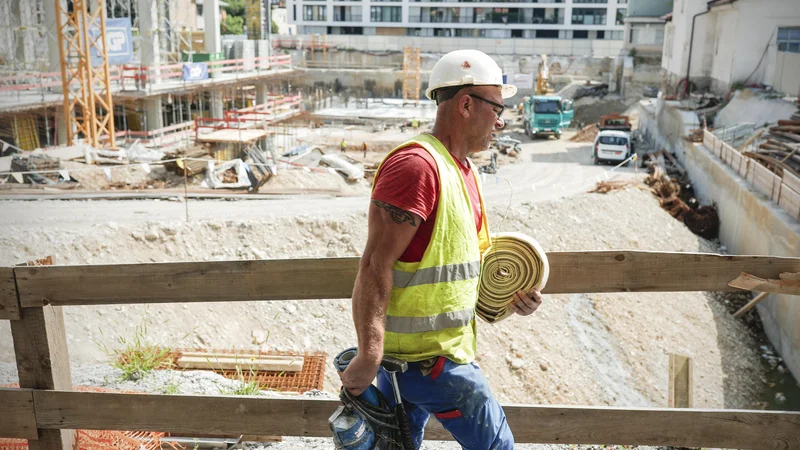 Fotografija: Republiški stanovanjski sklad načrtuje gradnjo dodatnih javnih najemnih stanovanj v Ljubljani, a mora prej pridobiti nove vire financiranja. FOTO: Uroš Hočevar/Kolektiff