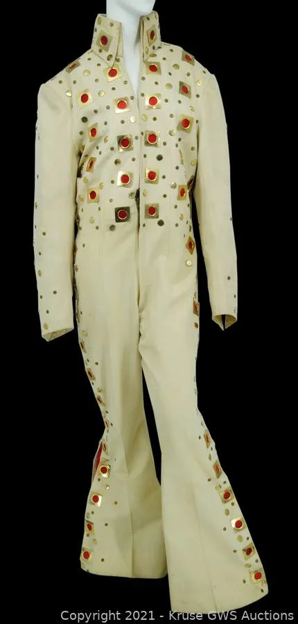 Elvis Presley je obleko, ponujeno na dražbi, nosil na svojem prvem koncertu v newyorškem Madison Square Gardnu. FOTO: Kruse GWS Auctions