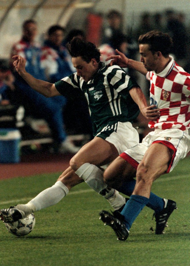 Hrvati so si ga dobro zapomnili, na Poljudu je Primož Gliha (levo) zabil tri gole in jim skoraj preprečil uvrstitev na svetovno prvenstvov Franciji, kjer so bili nato tretji. FOTO: Reuters