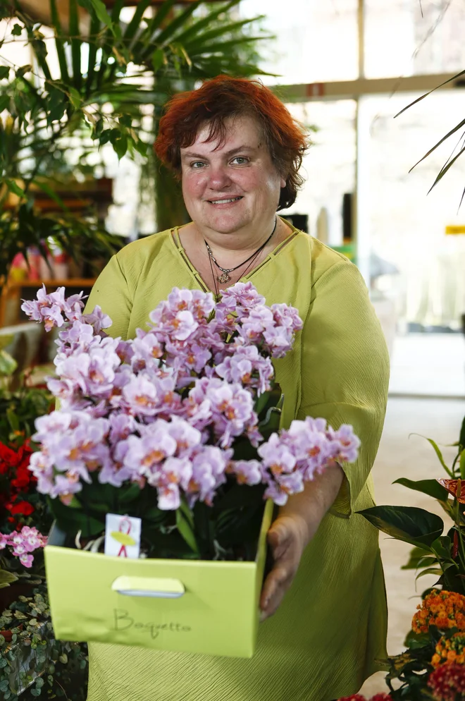 V rastlinjak zdaj sadimo še zgodnje sorte zelja, nadzemno kolerabico, solate, predvsem morda mehkolistno, če jo imamo radi, svetuje Miša Pušenjak, kmetijska svetovalka s Kmetijsko-gozdarskega zavoda Maribor. FOTO: Jože Suhadolnik/Delo