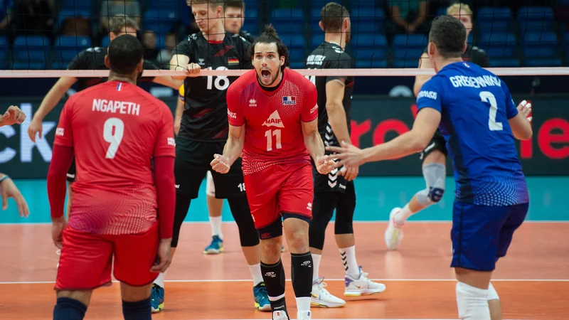Fotografija: Francozi proslavljajo med ponedeljkovim obračunom z Nemčijo. FOTO: Raigo Pajula/AFP