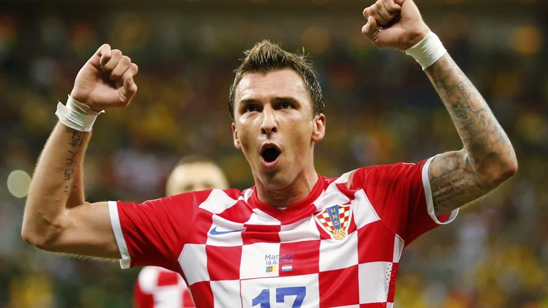 Fotografija: Mario Mandžukić je pri 35 letih sklenil izjemno klubsko in reprezentačno kariero. Z Bayernom je bil evropski klubski prvak, za Hrvaško je igral v finalu SP in zbral 89 tekem ter 33 golov. FOTO: Siphiwe Sibeko/Reuters