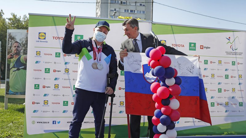 Fotografija: Franček Gorazd Tiršek in predsednik Borut Pahor na sprejemu za slovenske paralimpijce. FOTO: Leon Vidic/Delo