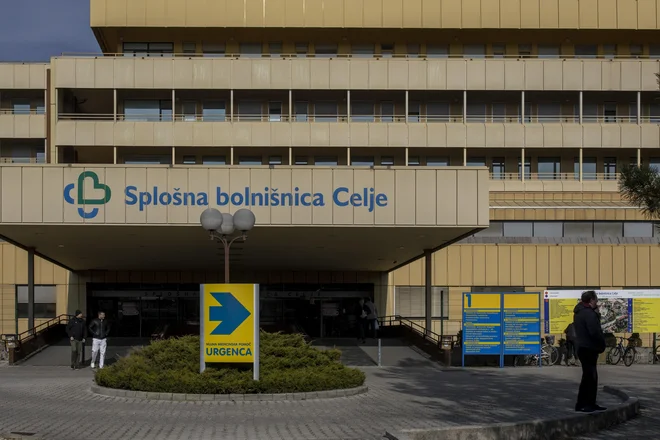 Kaj se dogaja na ortopediji celjske bolnišnice in kako resne so grožnje z odpovedmi ortopedov, bodo pojasnili na dopoldanski novinarski konferenci. FOTO: Voranc Vogel/Delo