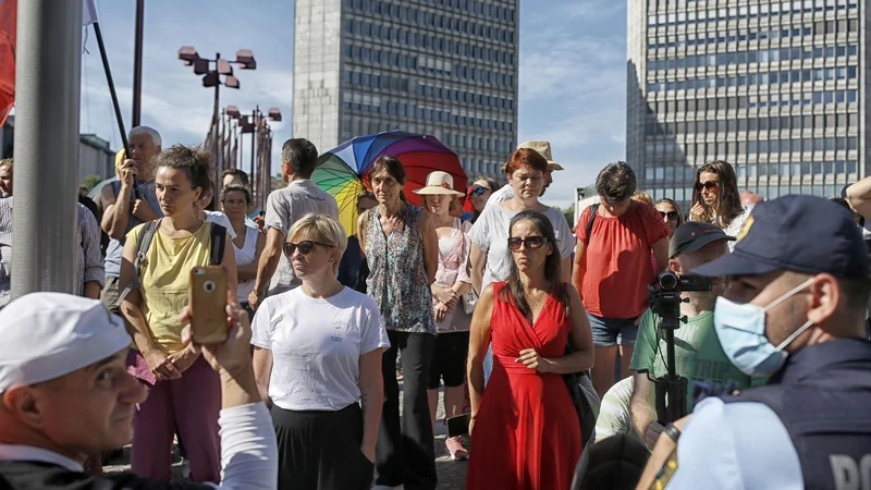 Fotografija: Demografsko gledano so v anticepilski populaciji izrazito zastopani pripadniki generacije Y, večinoma stari med 36 in 45 let. Foto Blaž Samec