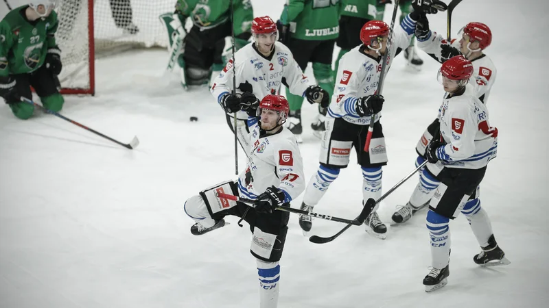 Fotografija: Jeseničani bodo po koncu sezone v alpski ligi branili naslov državnih prvakov. FOTO: Uroš Hočevar/Delo