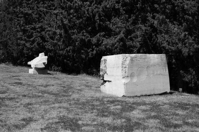 Skulptura brez naslova iz leta 2007. Avtor je Janez Lenassi, ki je bil pobudnik parka na Seči. FOTO: Robert Ograjenšek/Obalne galerije Piran