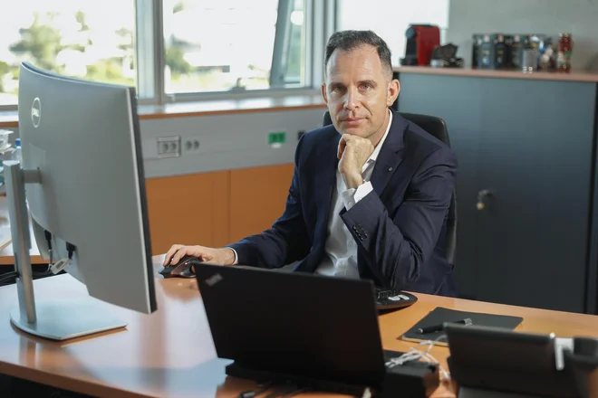 David Kovačič pojmuje uspeh kot nekaj, kar je doseženo na etičen način in v ravnovesju z osebnim življenjem. FOTO: Leon Vidic/Delo