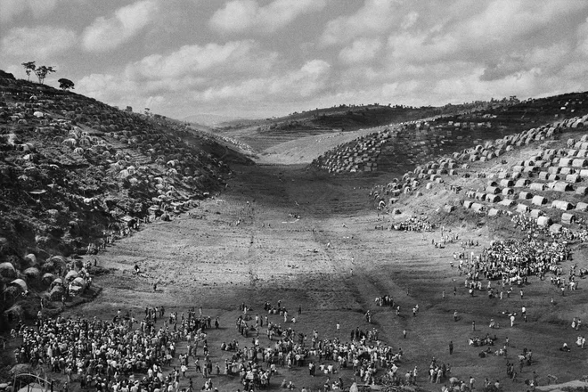 Begunsko taborišče, Kibeho, Ruanda. FOTO: Sebastião Salgado/Amazonas