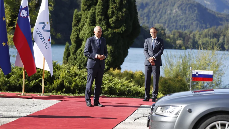 Fotografija: Ob idiličnem jezeru se venomer udobneje počutijo vsi pomembni nacionalisti in populisti srednje, vzhodne in tudi jugovzhodne Evrope.
FOTO: Leon Vidic/Delo