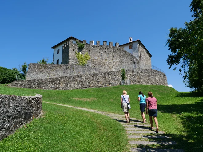 Na gradu Prem se lahko preizkusimo v virtualnem Grajskem pobegu in tako spoznamo zgodovino gradu. FOTO: Blaž Kondža