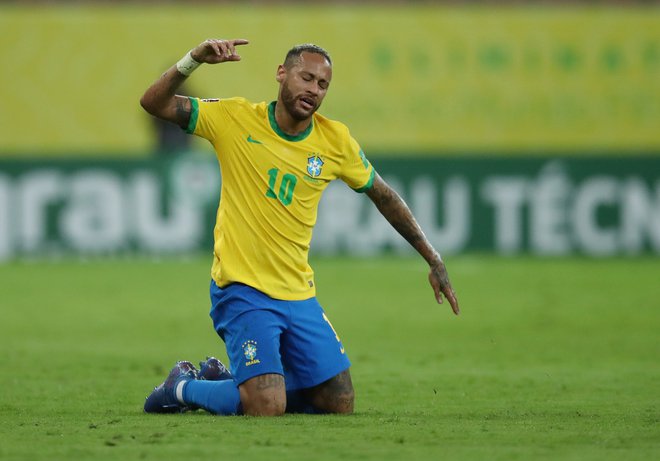 Neymar je v Peruju imel veliko dela z ostrimi domačimi branilci, aje na koncu le preživel in bil tudi strele enega od dveh brazilskih golov za nadaljevanje stoodstotnega niza. FOTO: Ricardo Moraes/Reuters