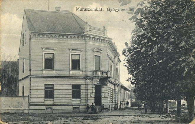 Takšna je bila videti stavba na Slovenski ulici, ko je bila v njej še Bölcseva lekarna. FOTO: arhiv Pomurskega muzeja