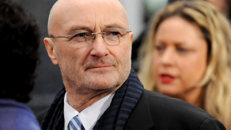 Fotografija: Phil Collins zdaj poje le še sede, tako bo tudi na novi turneji s skupino Genesis, ki bo najverjetneje tudi zadnja. FOTO: Gus Ruelas/ Reuters
