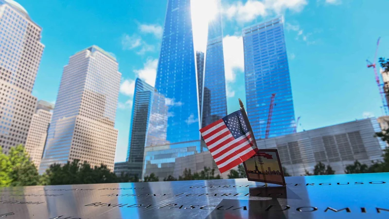 Fotografija: Največ žrtev je bilo v New Yorku, kjer je umrlo je 2753 ljudi, od tega 343 gasilcev in reševalcev, ki so pomagali evakuirati napadeni zgradbi.FOTO: Roberto Schmidt/AFP