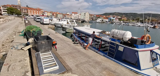 Obnova ribiškega pomola, ki je načrtovana za konec poletne turistične sezone in se bo začela v prihodnjih dneh, bo predvidoma trajala do maja prihodnje leto. FOTO: Boris Šuligoj/Delo