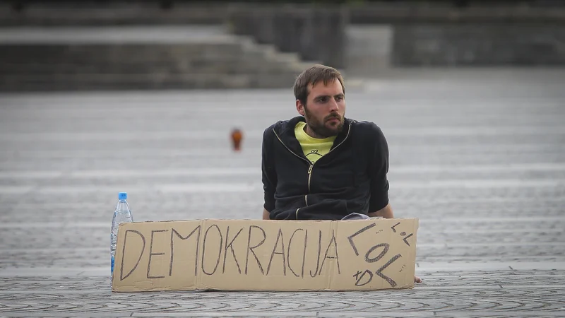 Fotografija: Naj k premisleku o prenovi demokracije prispeva glas strokovnjakov, mislecev, upornikov, sanjačev, umetnikov in nevladnih organizacij. FOTO: Jože Suhadolnik/Delo