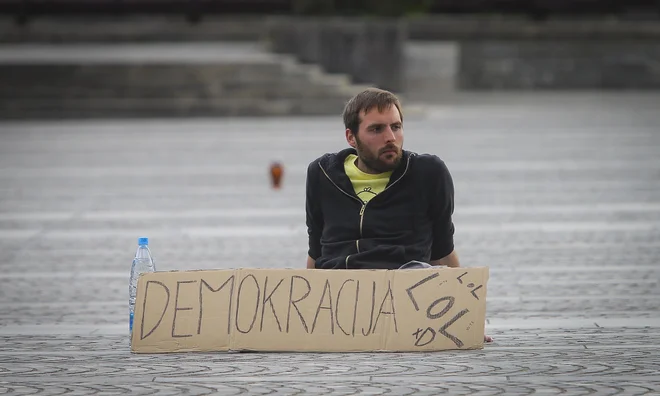 Naj k premisleku o prenovi demokracije prispeva glas strokovnjakov, mislecev, upornikov, sanjačev, umetnikov in nevladnih organizacij. FOTO: Jože Suhadolnik/Delo