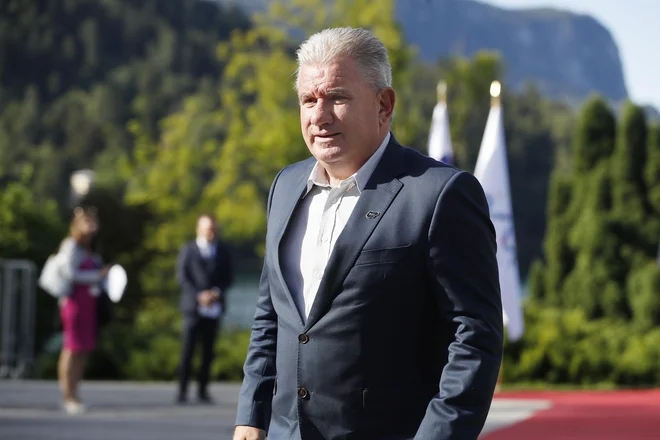 Interpelacija zoper Andreja Vizjaka je že spisana, a za zdaj še ni jasno, ali bo tudi vložena. FOTO: Leon Vidic/Delo