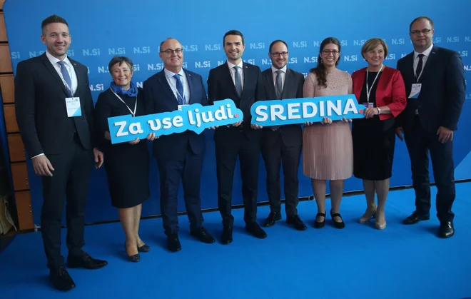 V NSi se sprašujejo, kdo jim bo pomagal graditi normalno in v prihodnost zazrto Slovenijo. FOTO: Tadej Regent/Delo